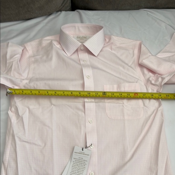 Roundtree & Yorke Pink Dress Shirt with Subtle Pattern - Picture 4 of 9
